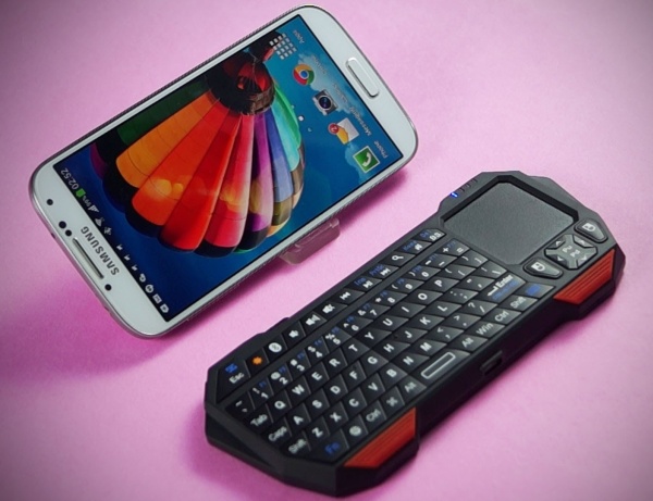 MiniSuit Bluetooth Mini Keyboard with Touchpad.jpg