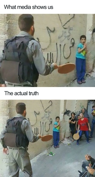 Войници играят с деца.jpg