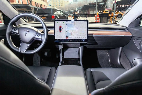 2018_Tesla_model_3.jpg