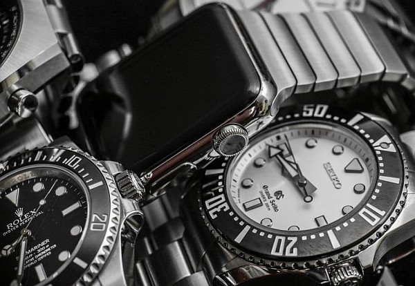 Apple-Watch-Omega-Speedmaster-Patek-Philippe-Comparison-Review-aBlogtoWatch-50.jpg